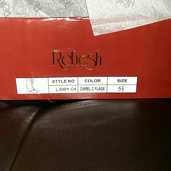 Women Boots - Picture 2 of 6